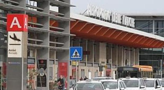 Nebbia all'aeroporto Sanzio Tre voli "dirottati" su Pescara