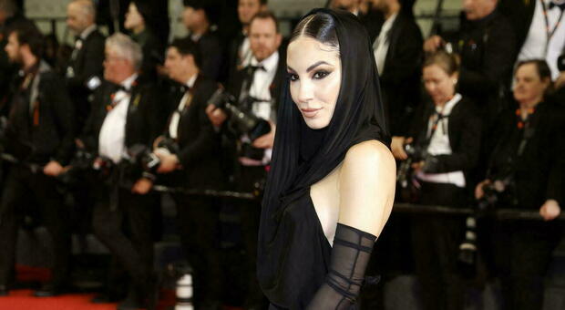 Giulia De Lellis presa di mira dagli hater a Cannes: «Vuole imitare Georgina Rodriguez»