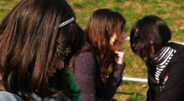 Adolescenti uccidono la loro amica di 17 anni dopo averla torturata: «Era troppo attraente»