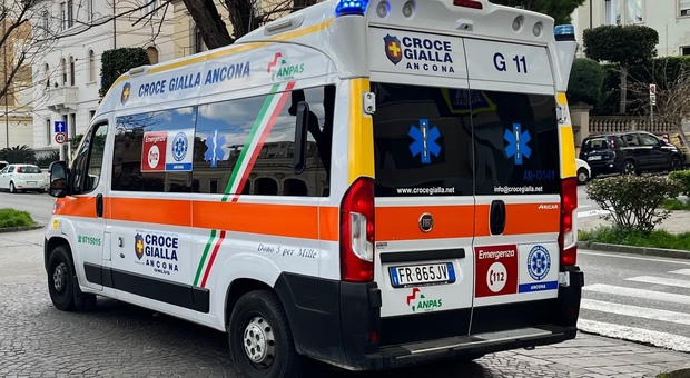 Tamponamento ad Ancona: mamma ventenne e bimba di pochi giorni portate in ospedale per accertamenti