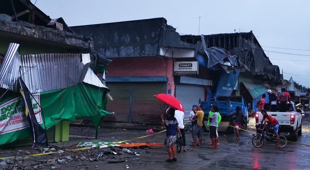 Il tifone Phanfone devasta le Filippine a Natale, almeno 16 morti e 6 dispersi