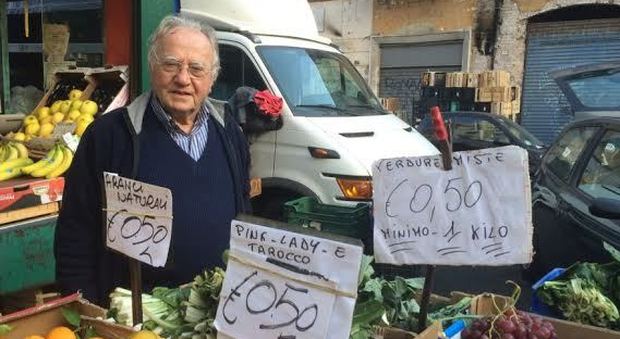 Roma, Dino, 86 anni sfama 250 poveri al giorno con il cibo invenduto