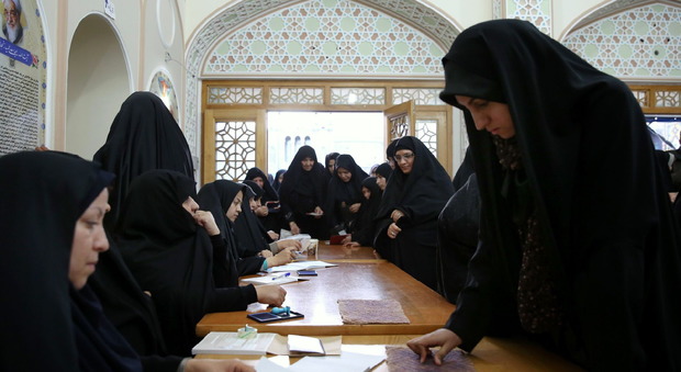 Iran alle urne, riformisti vincono a Teheran e conquistano 29 seggi su 30
