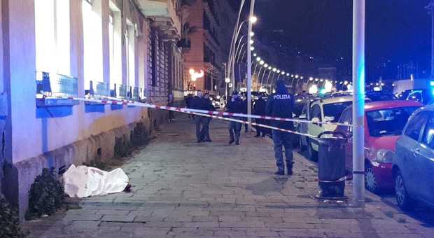 Napoli, sangue e terrore nella movida: uomo ucciso a coltellate a Mergellina