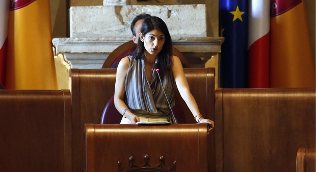 Roma, Raggi: «Per il bilancio cerco due nuovi assessori»