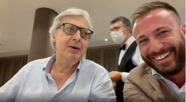 Sgarbi e il sindaco di Giulianova parlano di sesso: video choc. «Offende le donne, spot sessista»