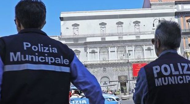 B&B illegali, agenzie viaggi abusive: task force della Municipale a Napoli