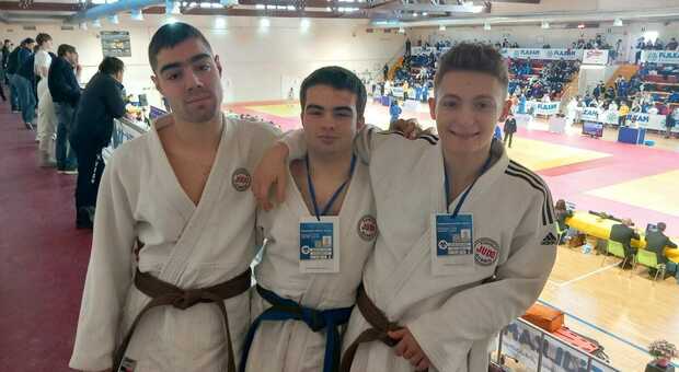 I judoka eugubini protagonisti alle finali nazionali a Leinì Riccardo Rossi, Emanuele Monacelli e Lorenzo Martiri