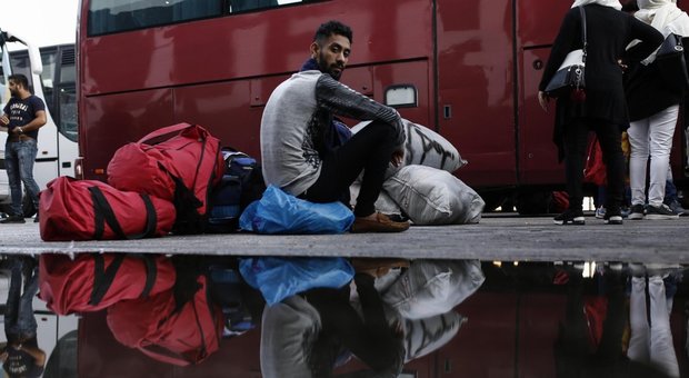 Migranti, in Italia calo record delle domande d'asilo: tra aprile e giugno -60% rispetto al 2017