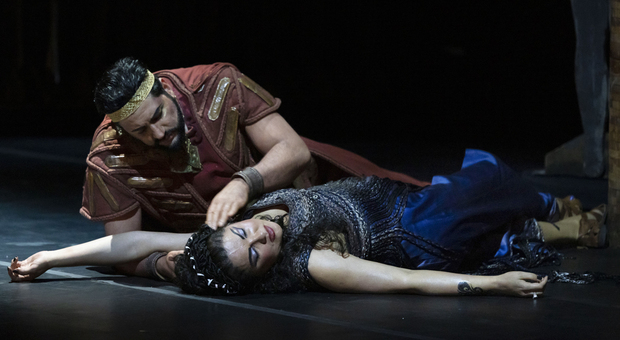 Aida al Teatro San Carlo, marcia trionfale con Anna Netrebko superstar