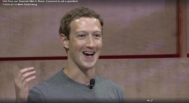 Zuckerberg dona 500mila euro per il terremoto. Polemica Codacons: "Solo per farsi pubblicità"