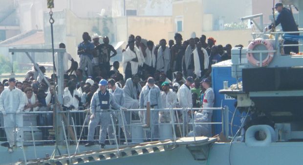 Migranti a Sant'Apollinare (foto Max Frigione)