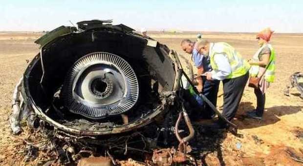 Aereo schiantatosi in Sinai, esplosione ​del motore forse causa sciagura