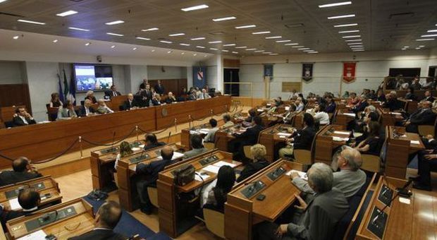 Campania, esposto-denuncia dei consiglieri del centrodestra: «Controllare i dati elettorali»
