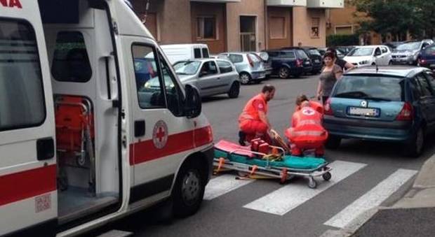 Varese, uccisa da un'auto pirata davanti a genitori e fidanzato: muore 17enne