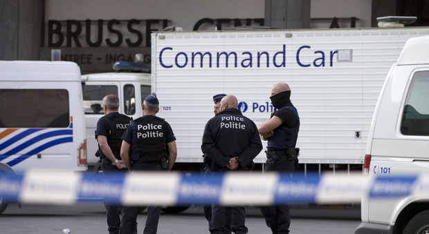Pattuglie della polizia presso la stazione centrale di Bruxelles