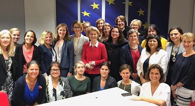 Ursula Von der Leyen pubblica una foto tutta femminile: «Europe is a women»