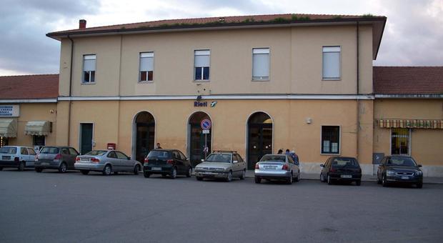 Due prostitute rom già allontanate da Rieti fermate davanti alla stazione denunciate dagli uomini della Volante