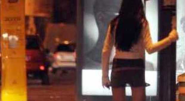 Costretta a prostituirsi, resta incinta salvata dai vigili urbani di Napoli