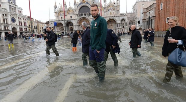 La Nazionale a Venezia, Vialli e Gravina: «La città supererà anche questa»