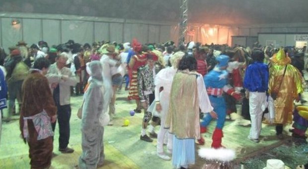Il veglione di Carnevale emigra a Casette Giallo sull'agibilità del palas elpidiense