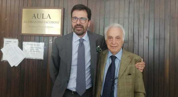 Mario Volpini, a destra, con l'avvocato difensore Paolo Giustozzi