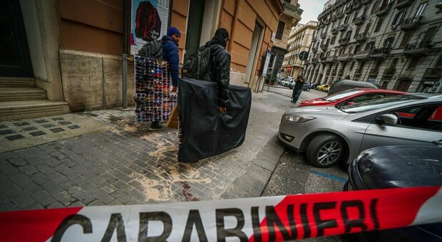 Napoli, uccide il figlio 53enne a coltellate e si toglie la vita con una pistola: tragedia a Mariglianella