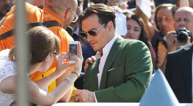Festival di Venezia in delirio per Johnny Depp: «Voglio sorprendere ogni volta»