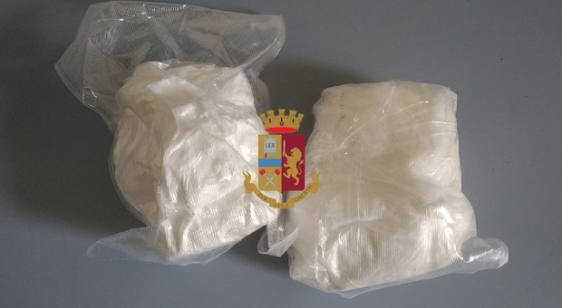 Napoli, dominicano incensurato catturato su corso Novara con un chilo di cocaina