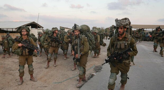 L'esercito israeliano pronto ad entrare a Gaza, la campagna durerà almeno un mese. «Obiettivi civili legittimi»