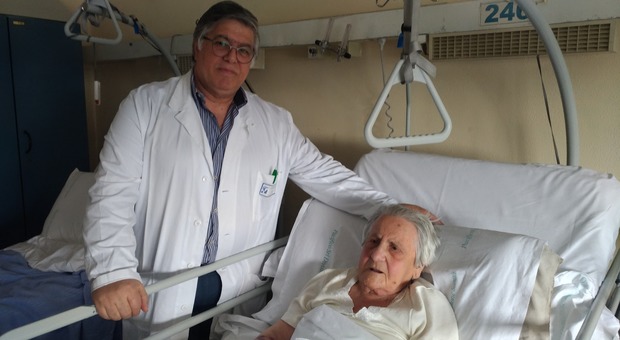 Il miracolo della nonna di 104 anni: operata al femore, è tornata a casa