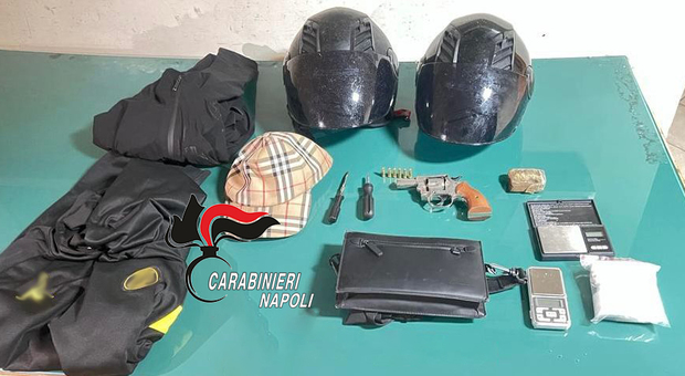 Gli oggetti recuperati dai carabinieri
