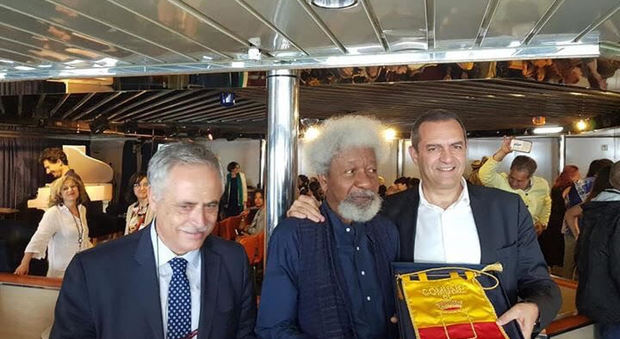 Napoli, de Magistris incontra il Nobel per la letteratura Soyinka