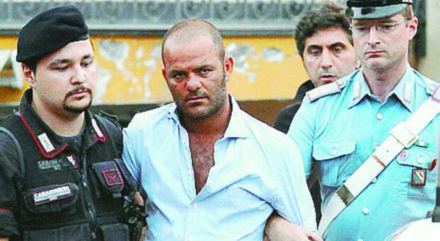 Camorra, arrestato il boss di Boscoreale: condannato all'ergastolo per l'omicidio dei fratelli Manzo