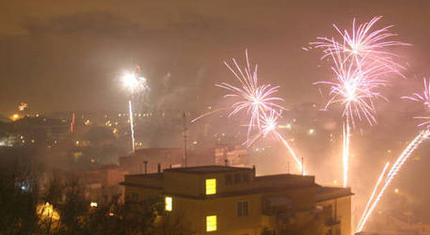 Fuochi d'artificio e cantanti neomelodici per la scarcerazione di due camorristi a Pozzuoli