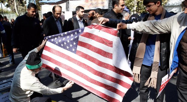 Iran: gli Usa esentano l'Italia e altri 7 Paesi dalle sanzioni. Rohani: «Misure illegali e ingiuste»