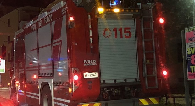 Incendio in casa a Battipaglia: badante muore, salva due anziani