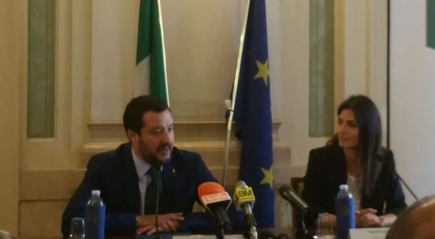 Campi rom e sicurezza, Salvini incontra il sindaco Raggi: «Corte suprema non fermerà la legalità