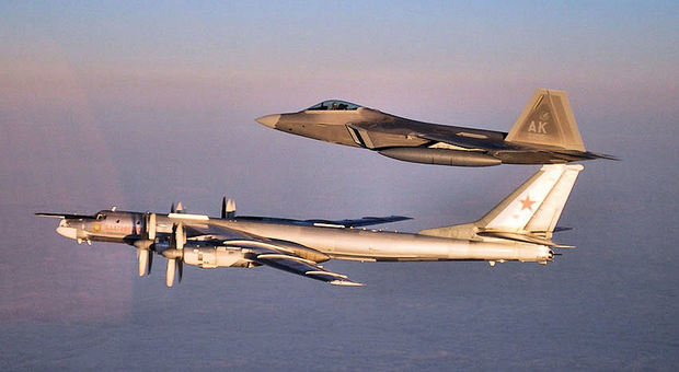 Due bombardieri russi intercettati dai caccia americani al largo dell'Alaska