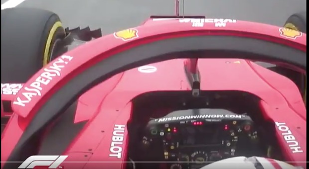 Vettel e il team radio col box Ferrari tutto da ridere: "C'è qualcosa tra le mie gambe..." VIDEO