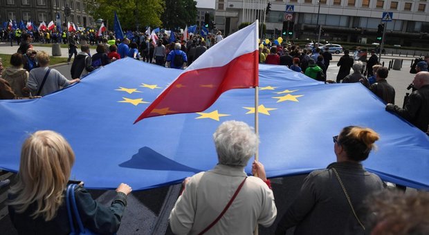 Brexit, la Polonia organizza il rientro dei suoi cittadini: «Tornate, il lavoro ora c'è»