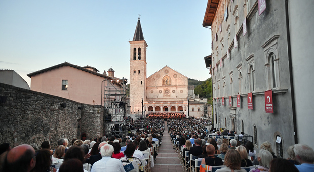 Festival dei Due Mondi, concerto in Piazza del Duomo