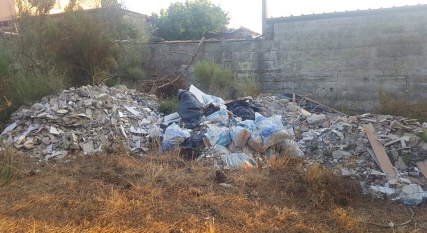 Blitz dei vigili urbani sul Vesuvio, scoperta maxidiscarica di rifiuti edili