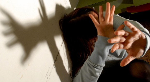 Violenze sulle donne, casi sempre più frequenti: cresce l allarme. Ecco un kit per le denunce