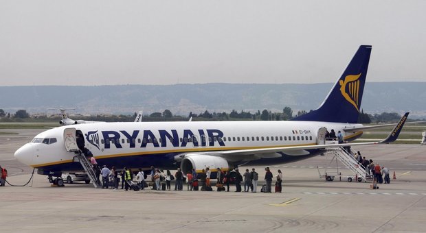 Ryanair, oggi lo sciopero peggiore di sempre: 400 voli cancellati