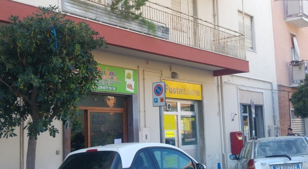 Ancona, i ladri trovano pochi soldi e fanno il pieno di cibo e bibite