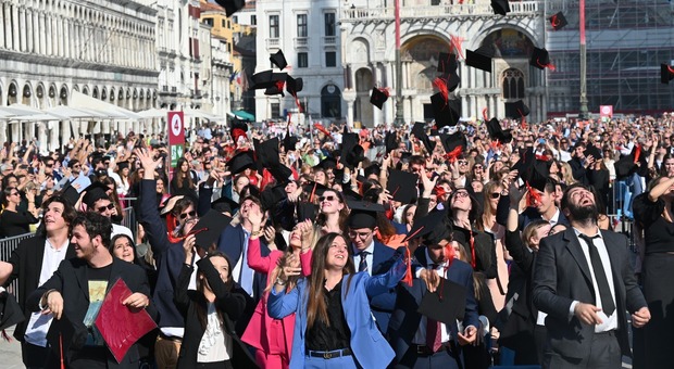 Studenti in Piazza San marco