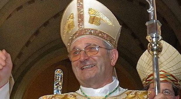 Il vescovo Adriano Tessarollo
