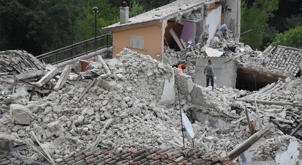 I danni provocati a Pescara del Tronto (FotoSpot)