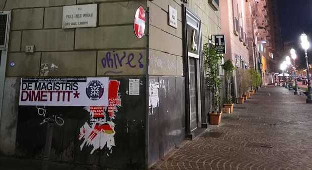 Striscioni di Casapound Napoli: «De Magistris dimettiti»